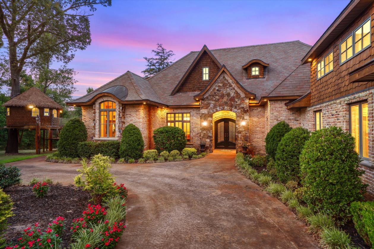 ONE OF THE FINEST ESTATE COMPOUNDS - photo 9