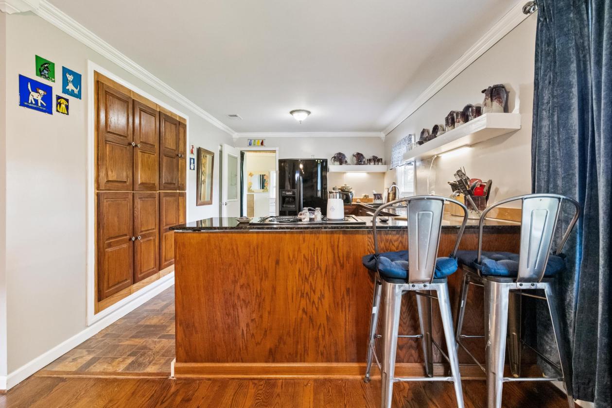 Beautiful Restored Farm House & The Perfect Land - photo 7