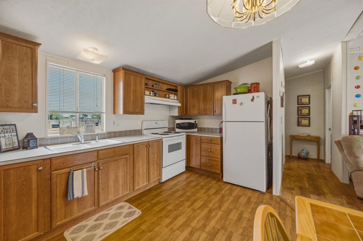 Affordable, clean, move in ready horse property! - photo 14