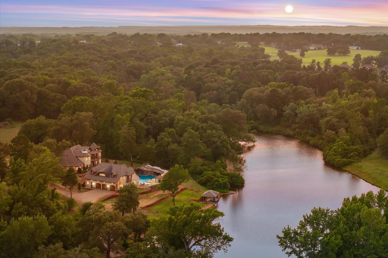 ONE OF THE FINEST ESTATE COMPOUNDS - photo 2