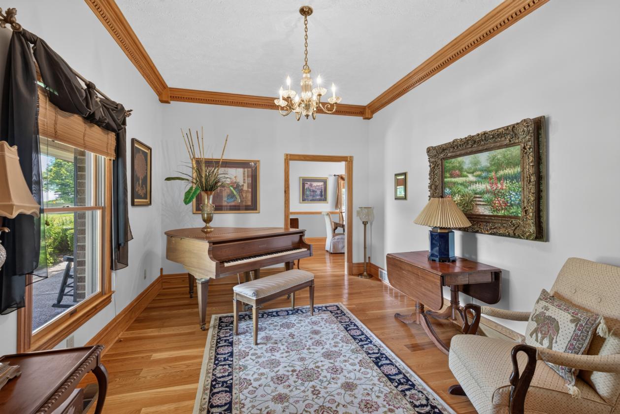 Luxury Estate with 48 acres - photo 16