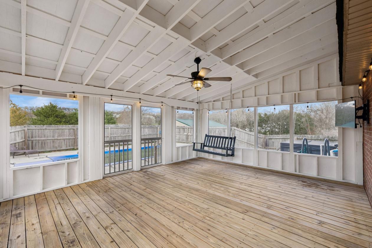 11-acre Horse or Hobby Farm with 5 stall barn - photo 16