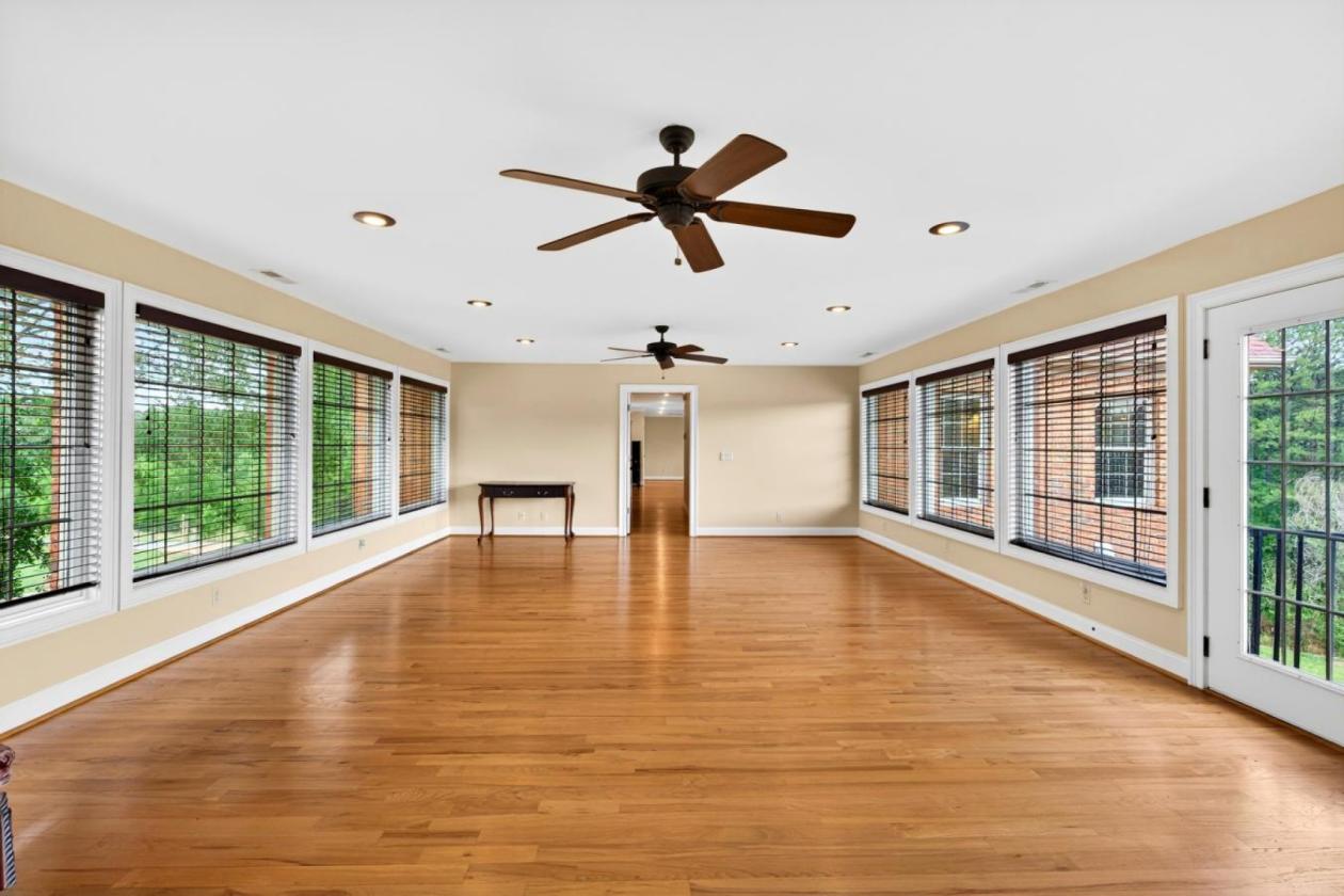 Lake Front Manor! - photo 24
