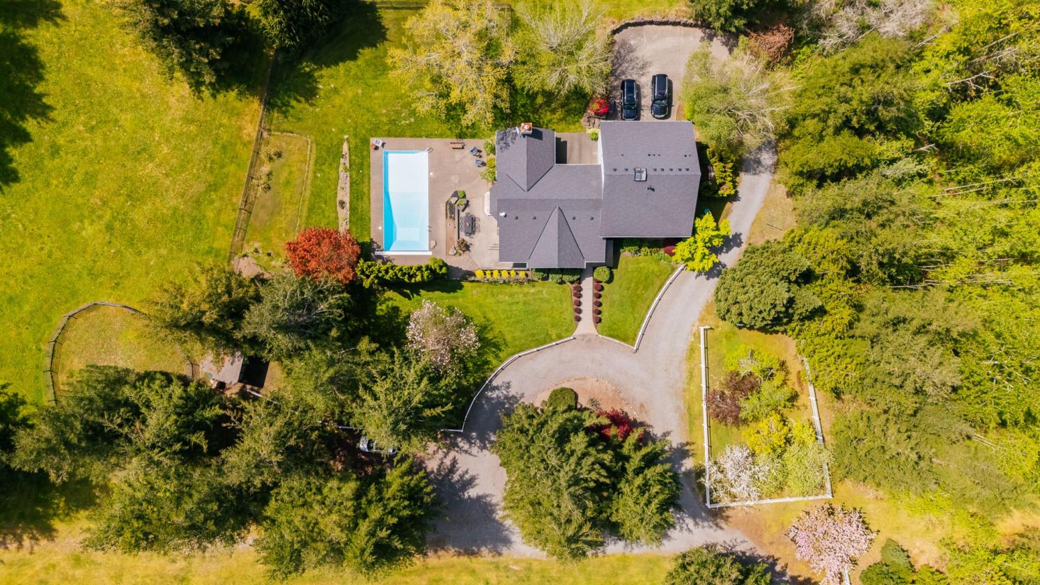 Timber Frame on 10 acres w/pool & arena - photo 3