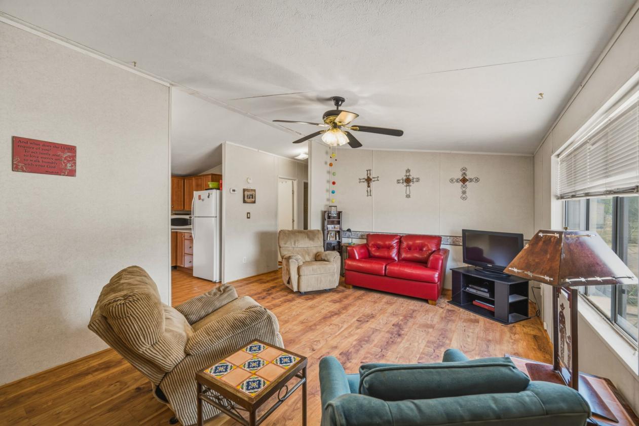 Affordable, clean, move in ready horse property! - photo 17