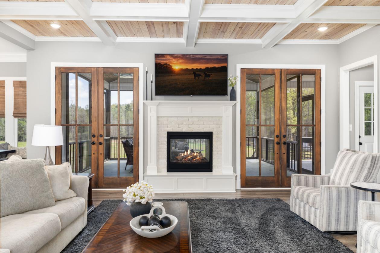 Luxury Farmette with 4 Stall Horse Barn & Arena - photo 2
