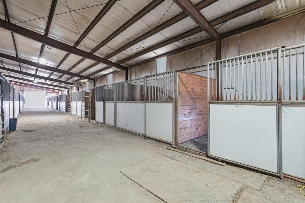 Professional Equine Training Facility & 47.5 Acres - photo 10