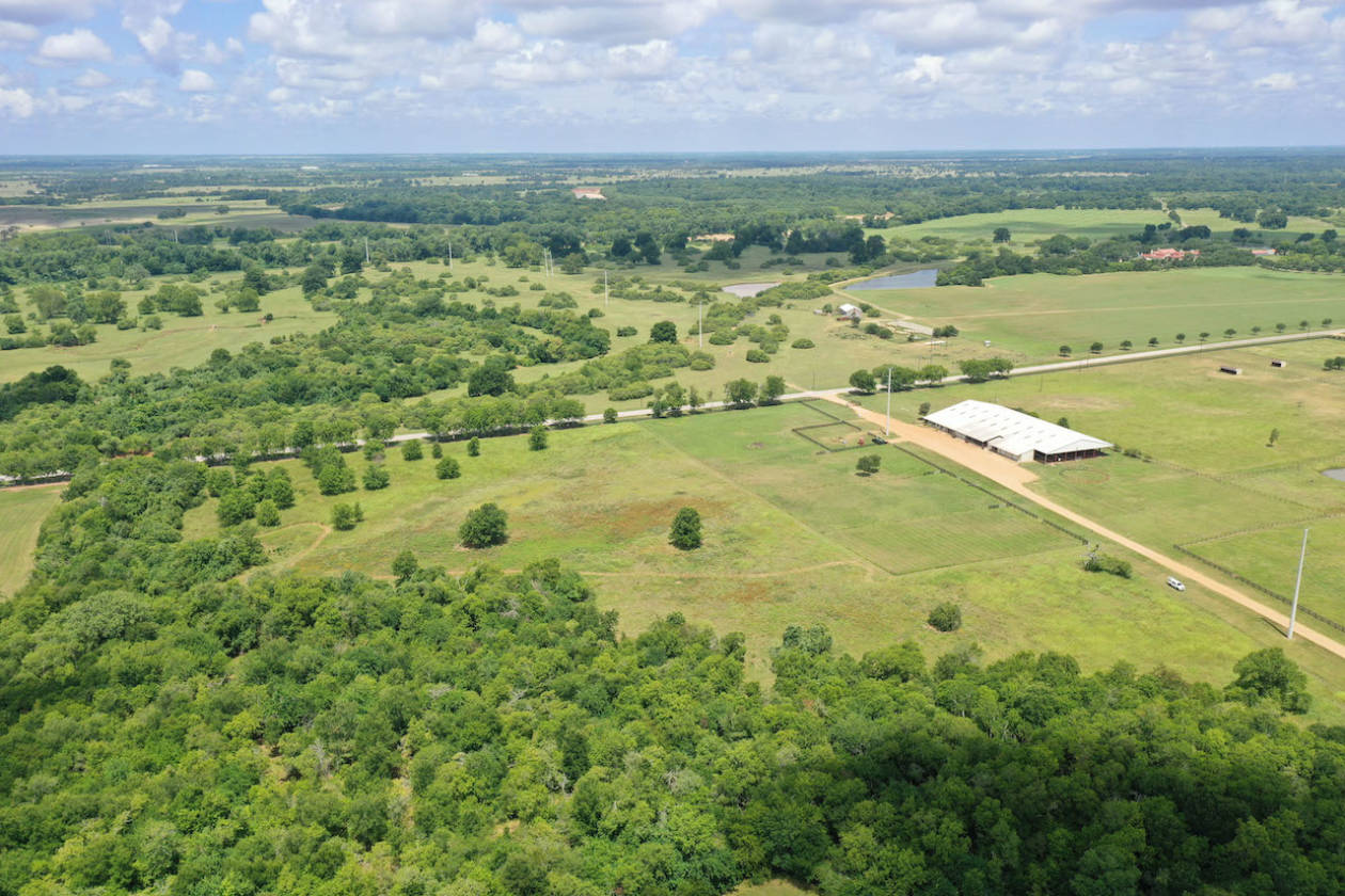 16.7 Acres of Land in Gated Equestrian Community Hempstead, Waller