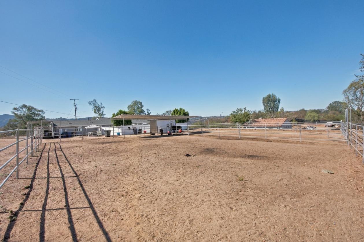 Modern Equestrian Living on 2.18 Acres - photo 26