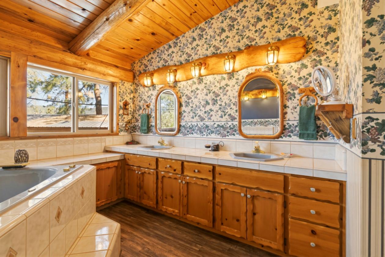 40 ACRE IRRIGATED FARM WITH CUSTOM LOG HOME - photo 17
