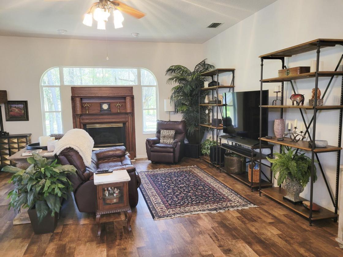 Looking for Old Florida vibes with modern amenities - photo 15