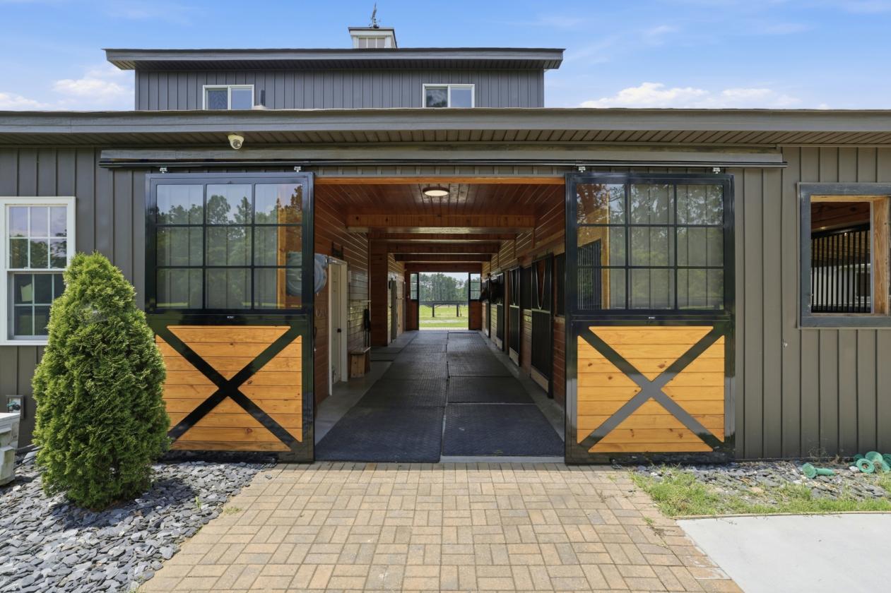 Thoughtfully Designed Luxury Equestrian Estate - photo 2