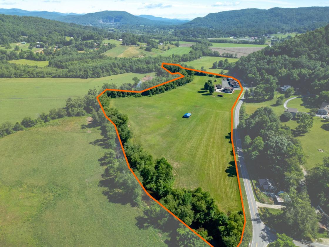 Stunning Equestrian Estate on 17 Acres - photo 3