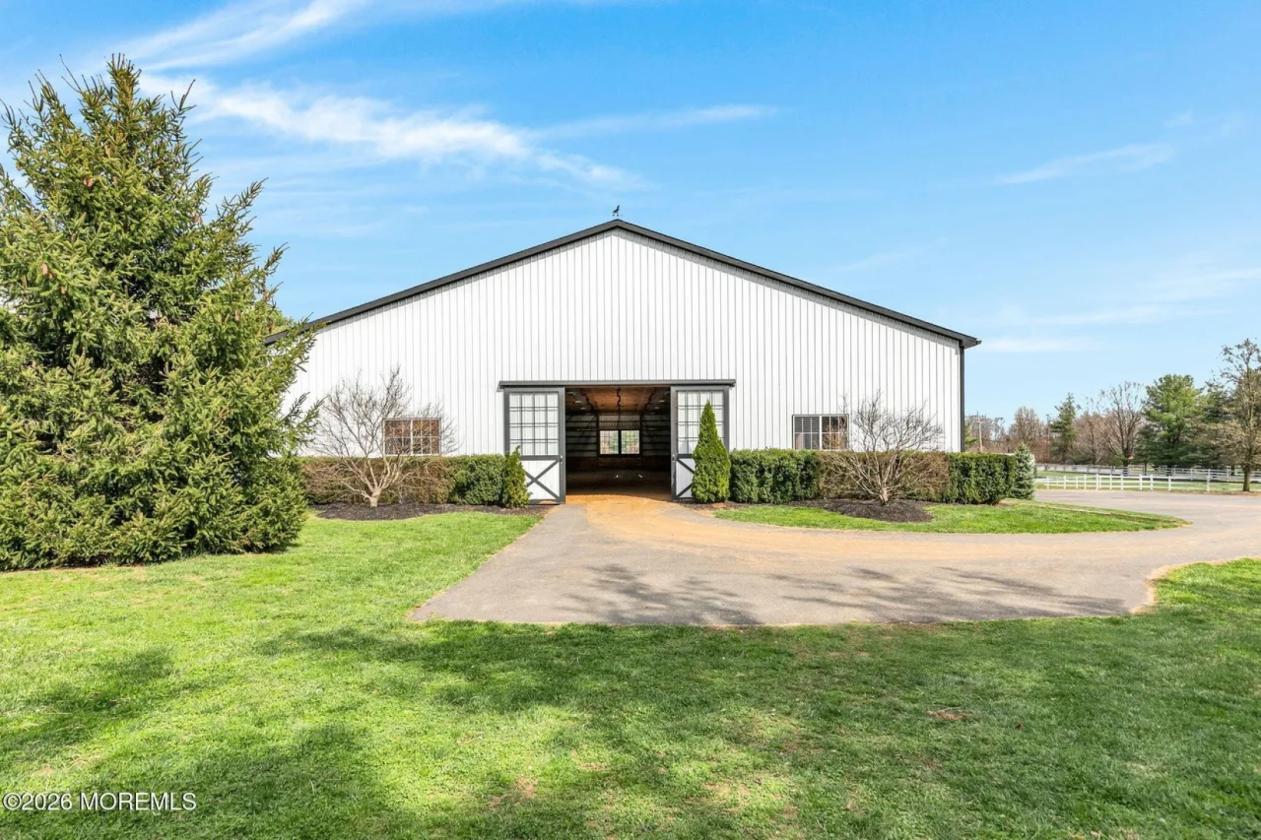Remarkable Equestrian Estate on 6 Acres - photo 16