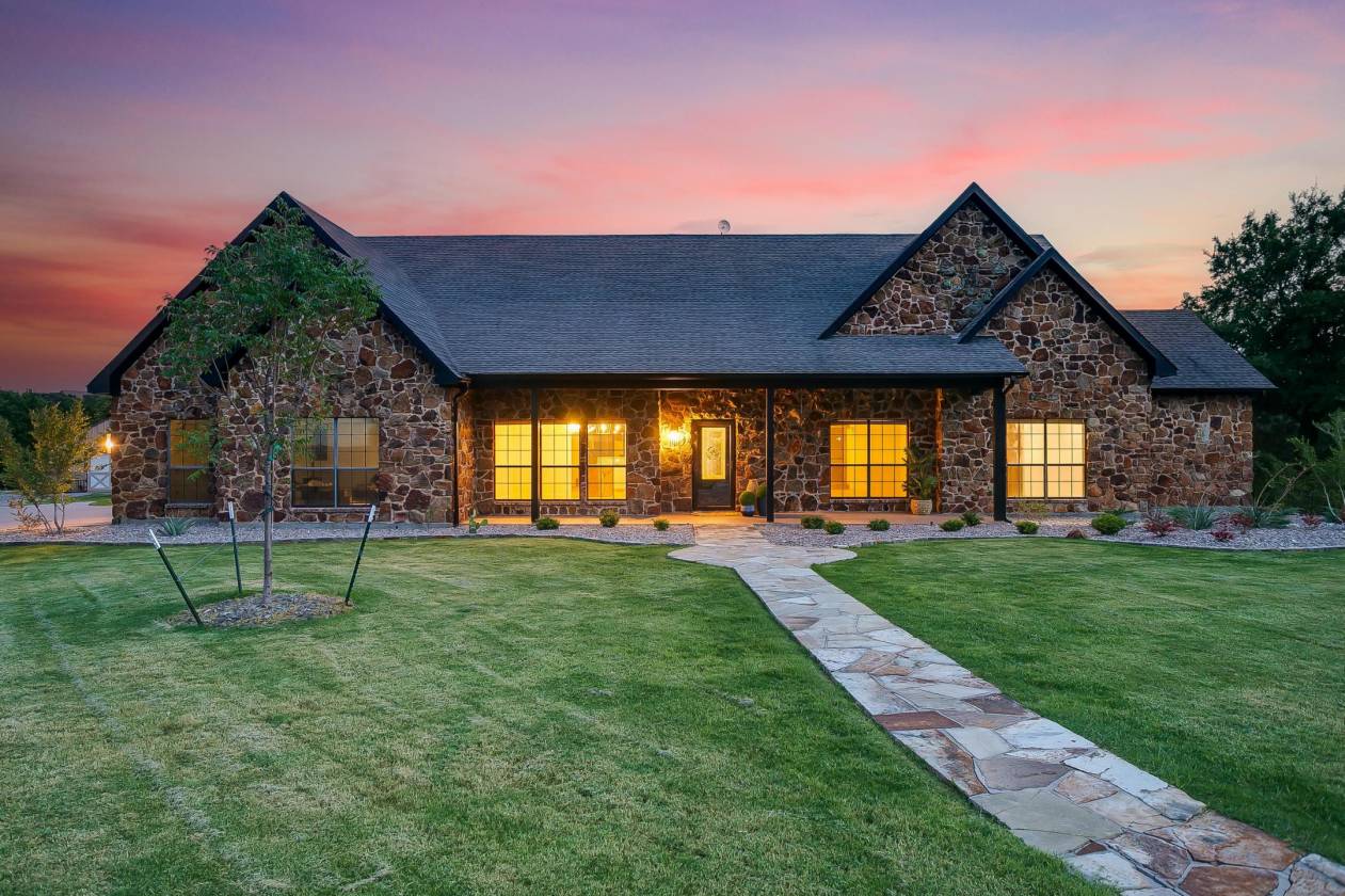 Horse Property for sale.