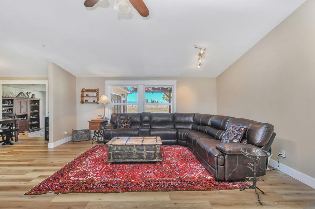 Premier Roping Property | Lighted Arena & Chute - photo 9