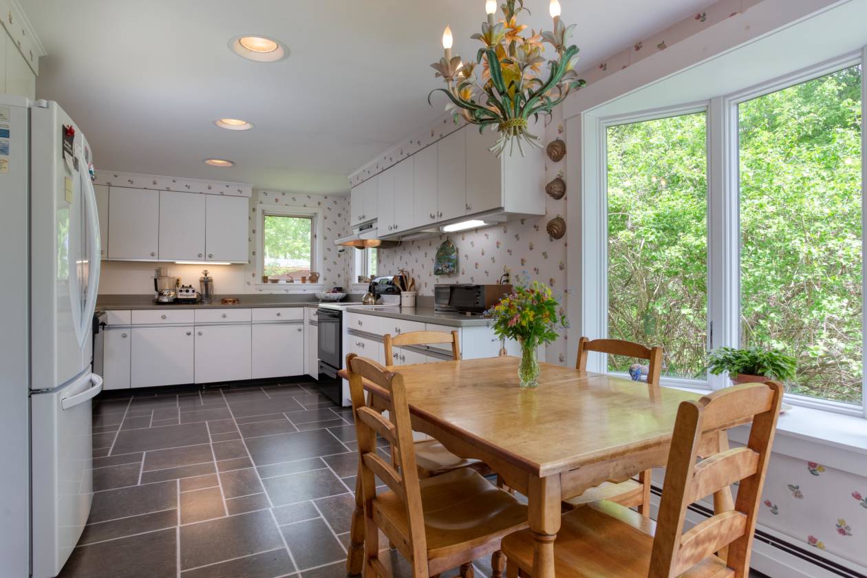 Luxury Equestrian Property with Indoor and two outdoor areas and