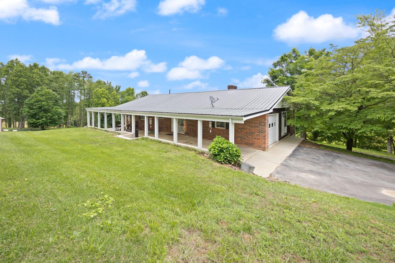 BEAUTIFUL LAKE CUMBERLAND AREA FARM - photo 5