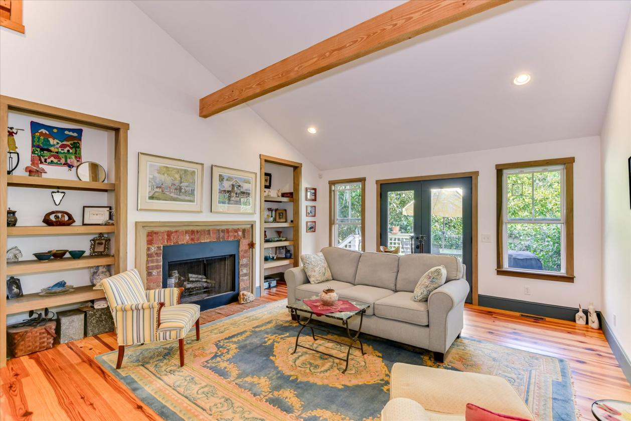 Charming 9 Acres Horse Property - photo 8