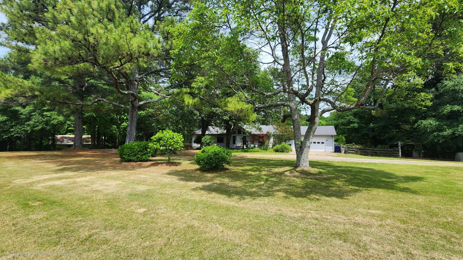 15-Acre Farmstead with guest house and pond - photo 4