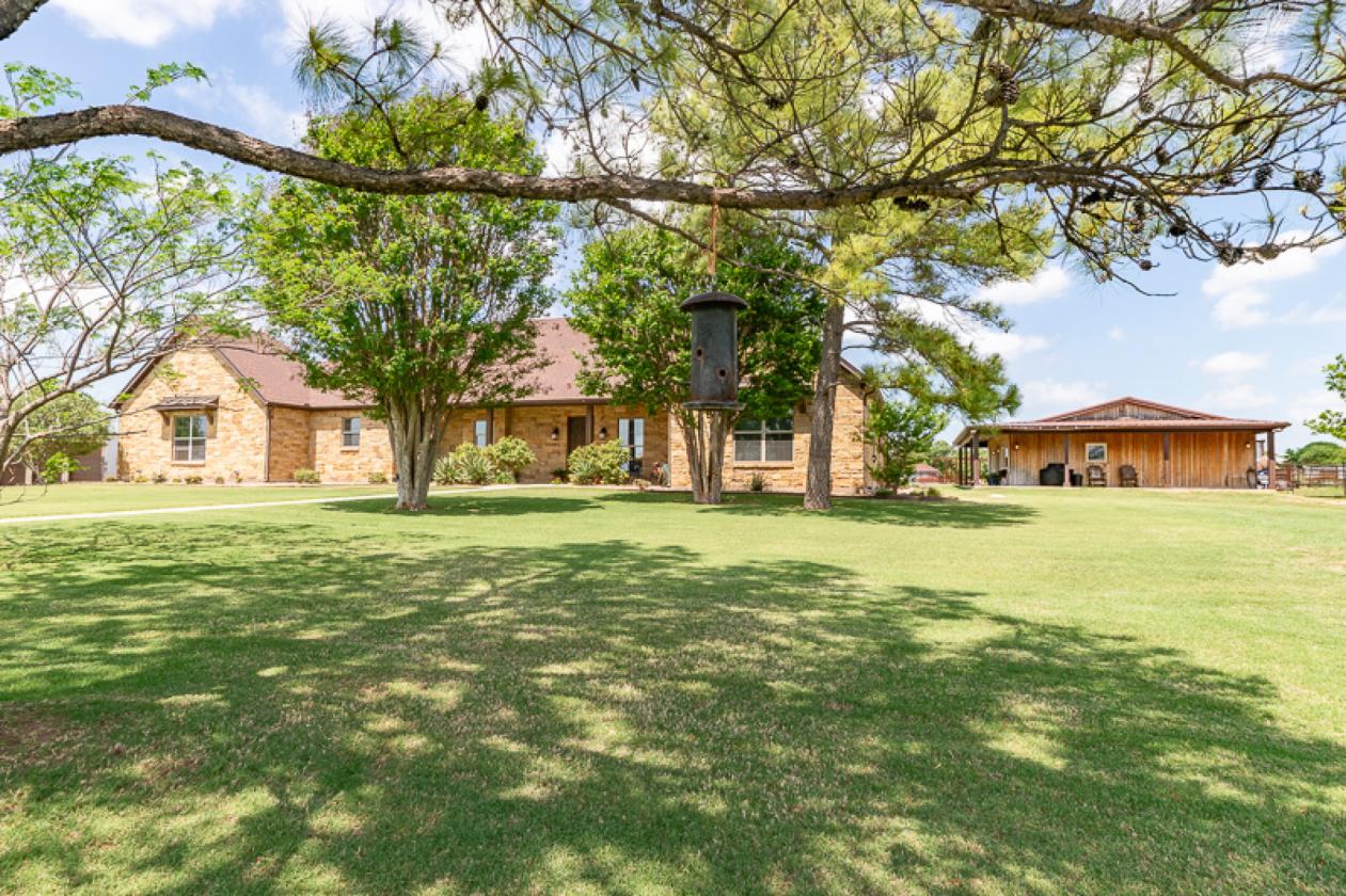 Scenic 64 Acre Horse & Cattle Property - photo 1
