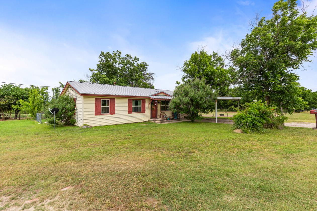 Horse property with gorgeous views - photo 2