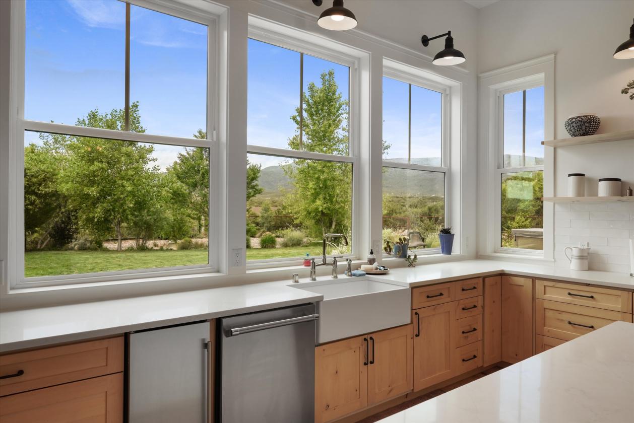 Luxury Mountain Equestrian Estate on 10.49 Acres - photo 11