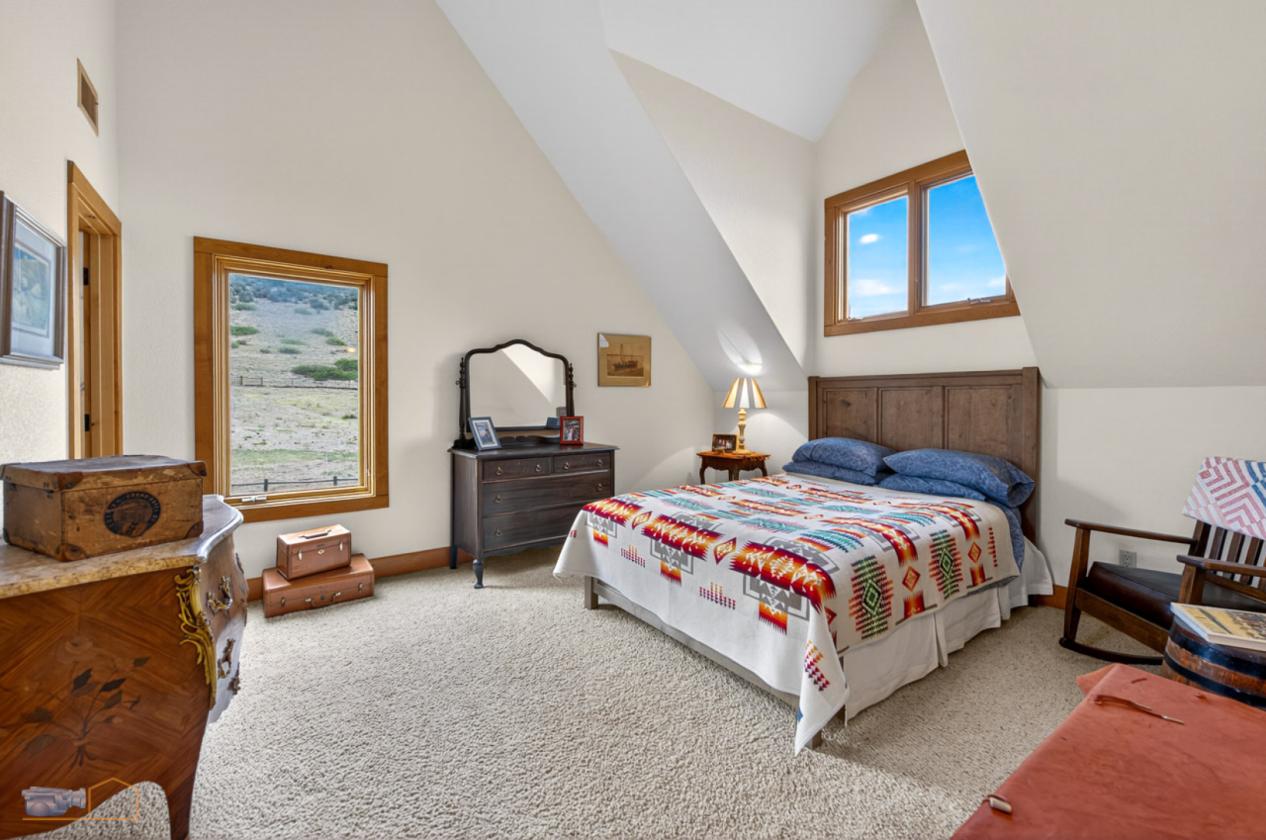 Log Home on 40 Acres! - photo 16