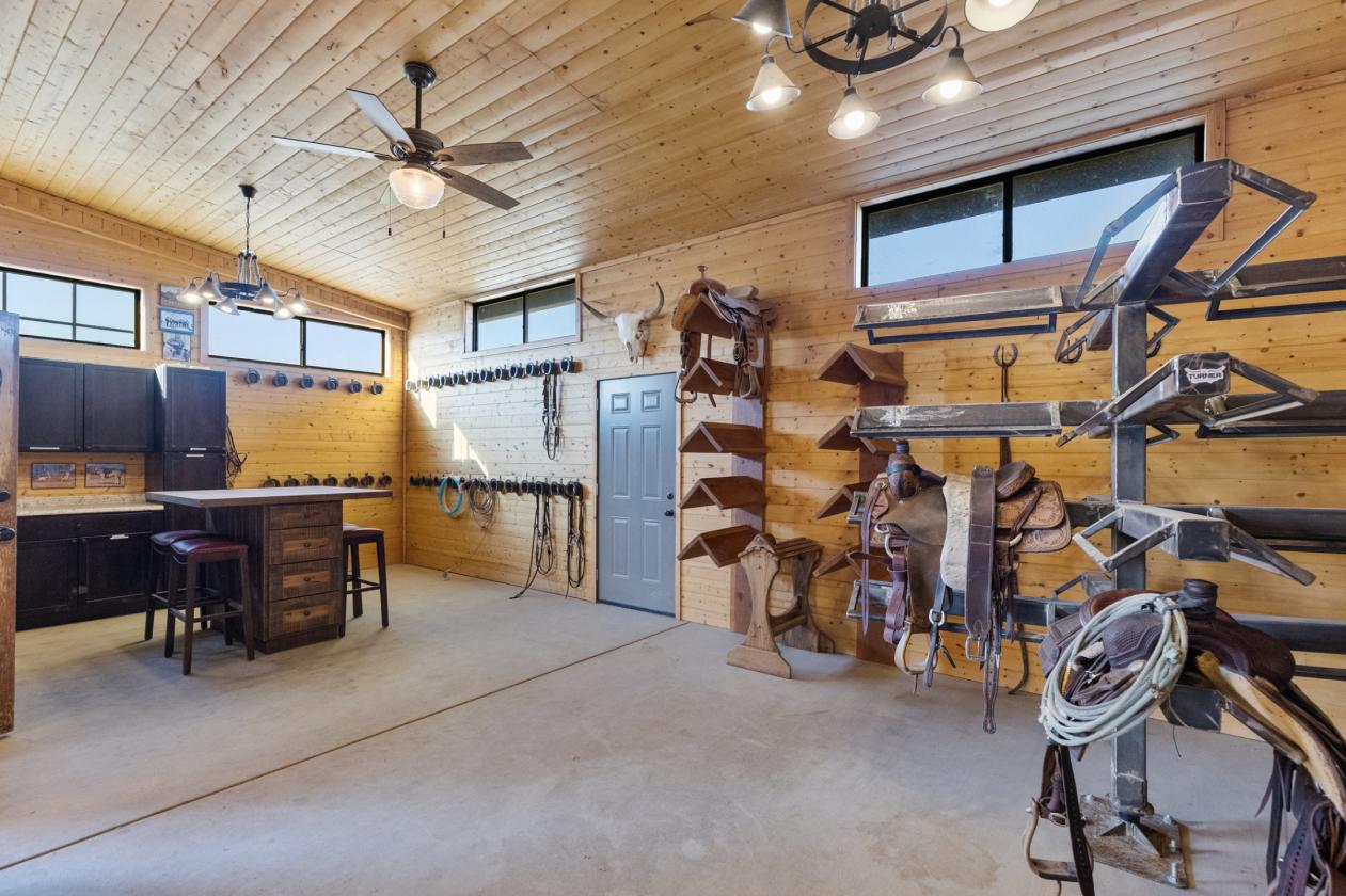 Secluded Luxury Equestrian Property: Turner Ranch - photo 21