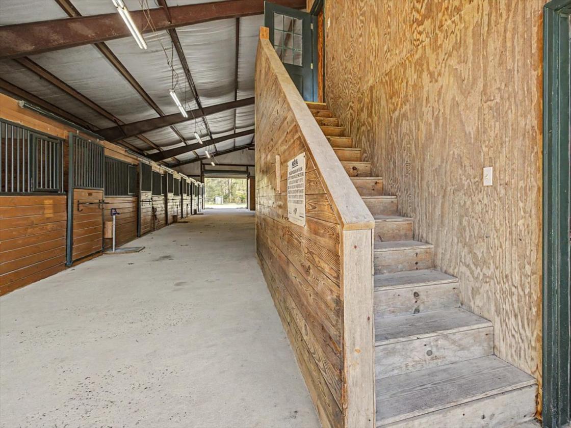 Exceptional Turnkey Equestrian Farm - photo 18