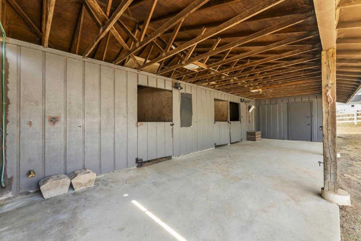 10-Acre Ranch in Equestrian Community - photo 22