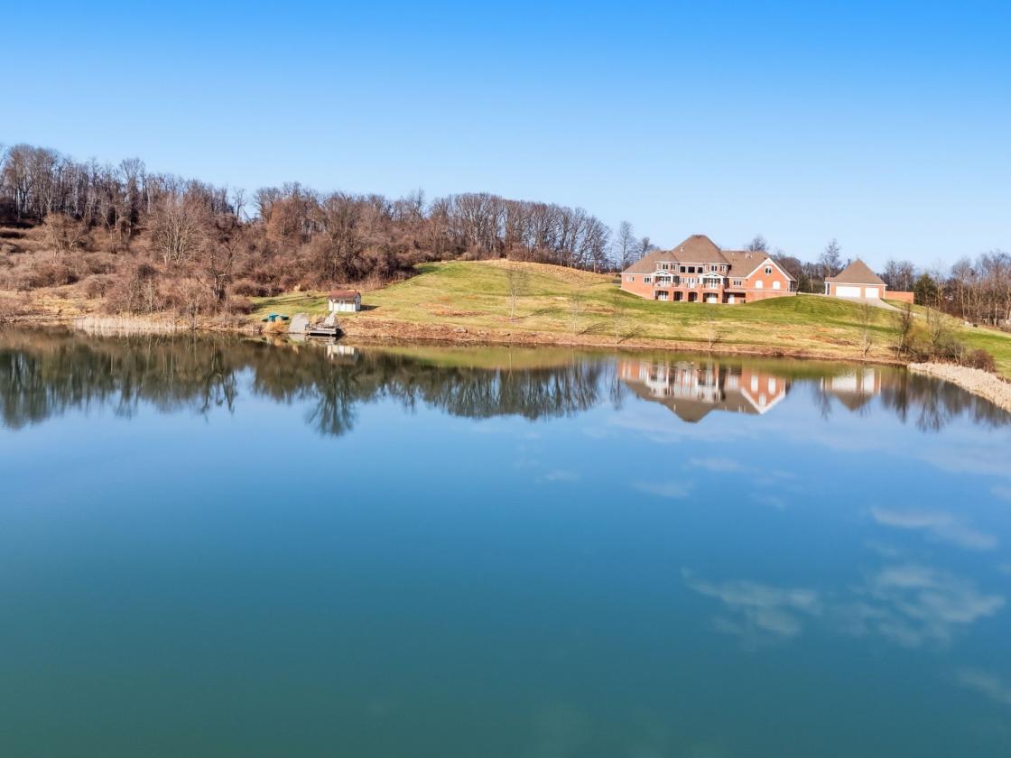 Private 31+ Acre Estate perfect for Horse Lovers - photo 3