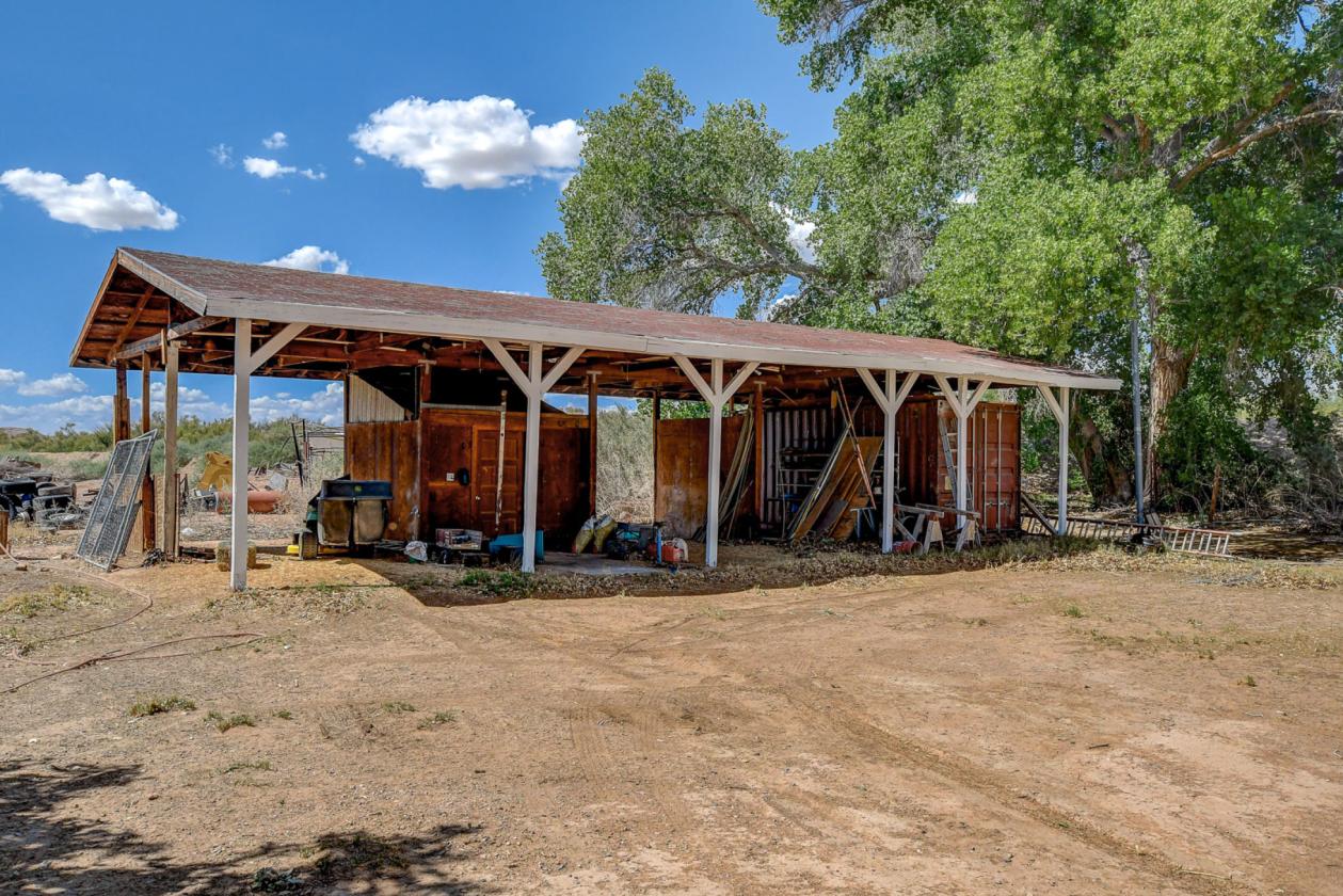 Custom Home, 2 Arenas, Barn, Orchard, WATER RIGHTS - photo 28
