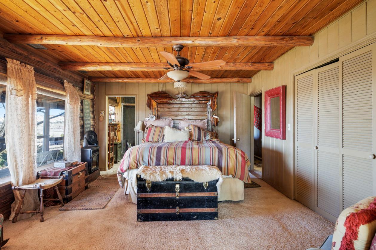 Gorgeous Home,Huge Shop, Perfect Horse Property - photo 13