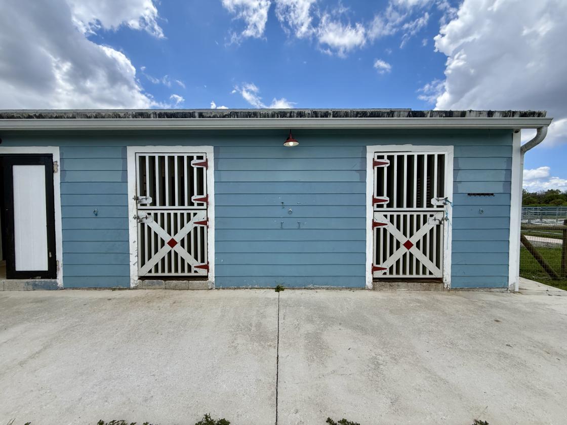 Luxury Home | 2-Stall Barn | Round Pen | Paddocks - photo 10
