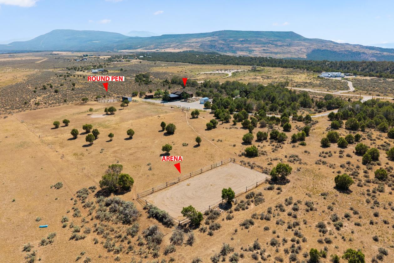 Horse Property with stunning views - photo 28