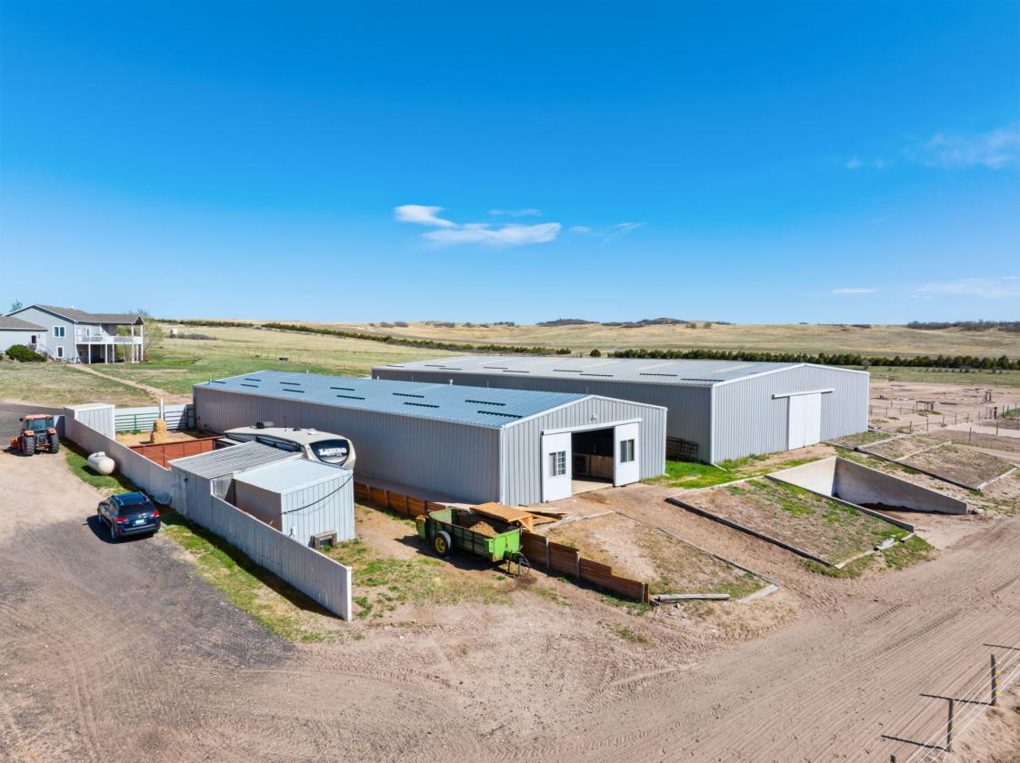 36 Breathtaking Acres w/ 15 Stalls & 3 Arenas - photo 20