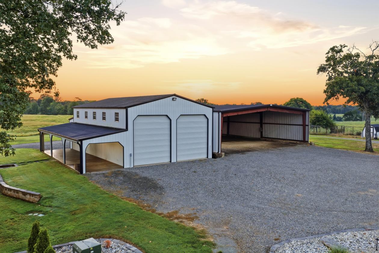 Luxury Horse Estate | Pool, Barn, Shop +28-71 Ac - photo 8