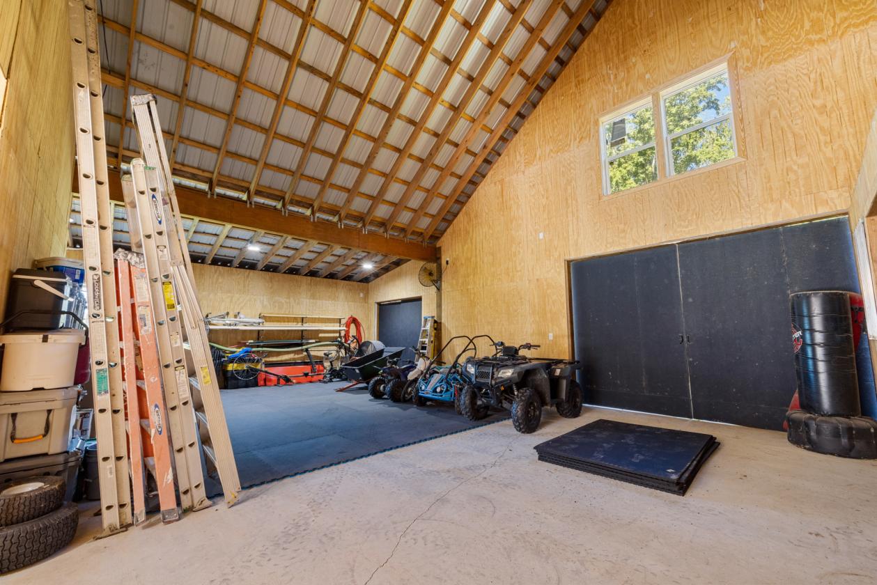 Modern Farmhouse with 3 Stall Barn on 20 Acres - photo 8