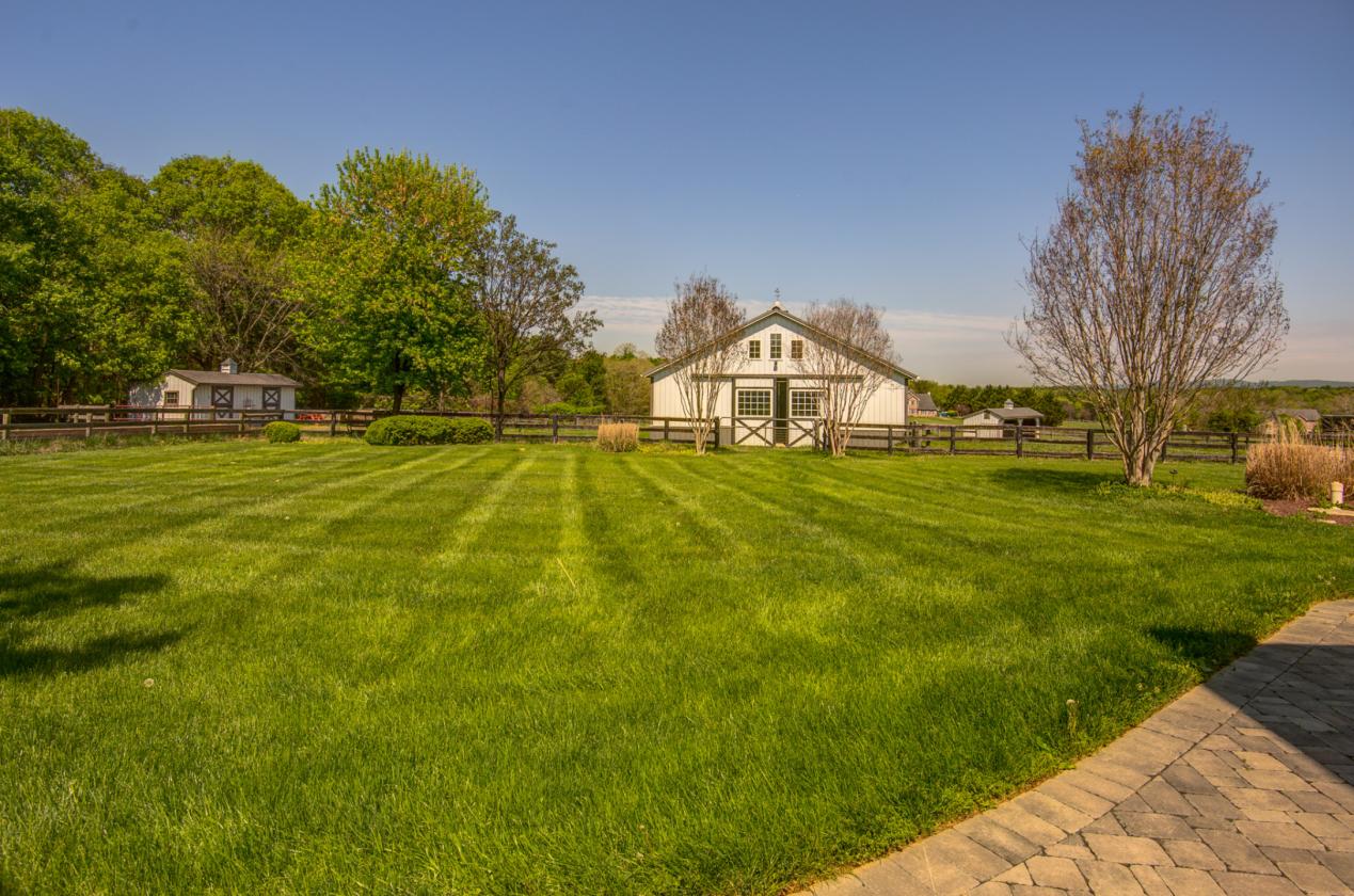 Picturesques Equestrian Retreat in Loudoun County - photo 8