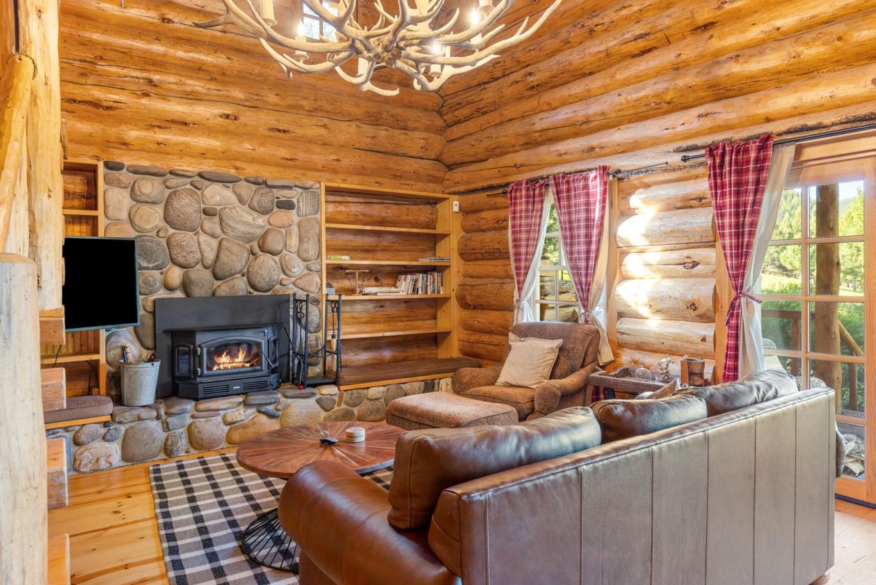 Mountain cabin with pasture and views - photo 10
