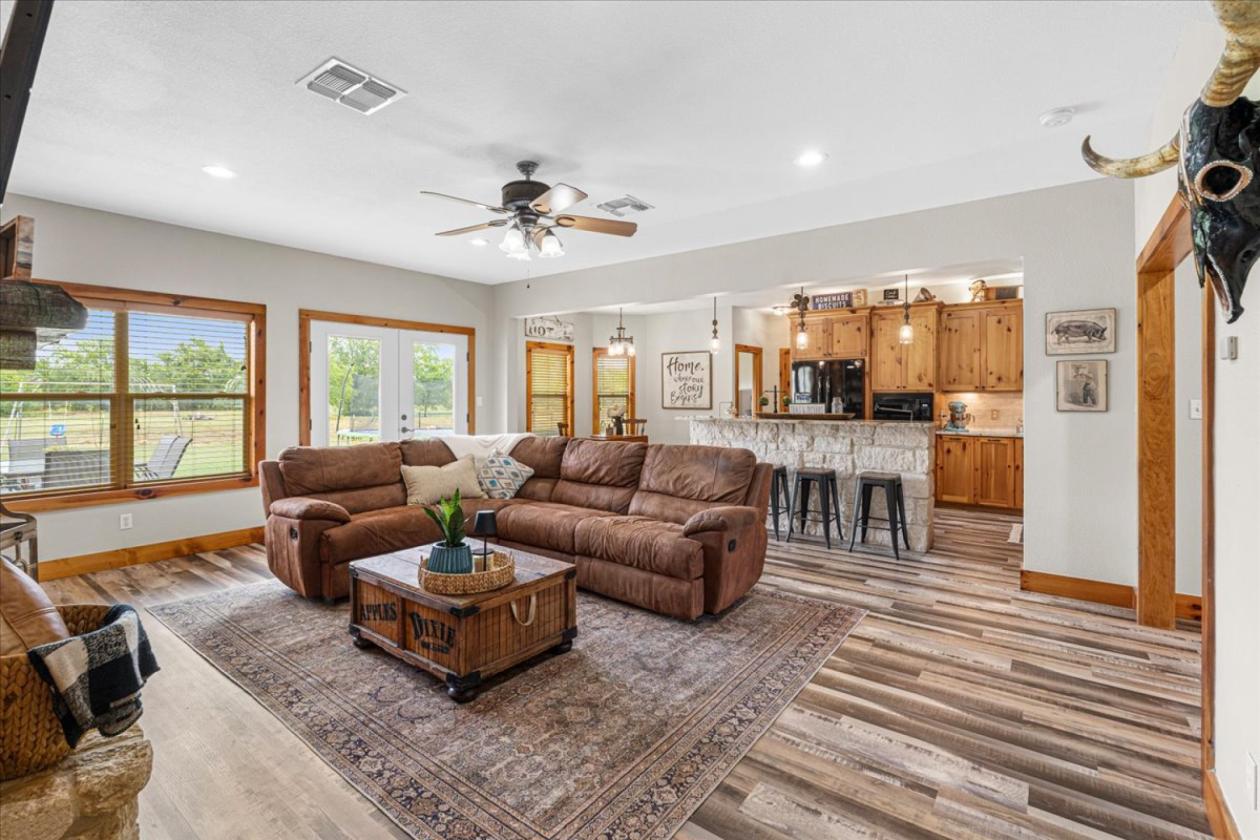 Custom home on 33 Acres! - photo 8