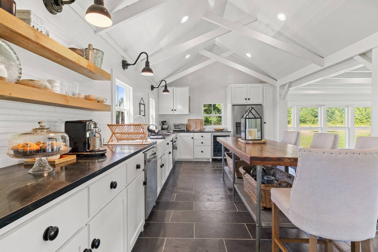 Lovely, turn key equestrian property with 2 arenas - photo 6