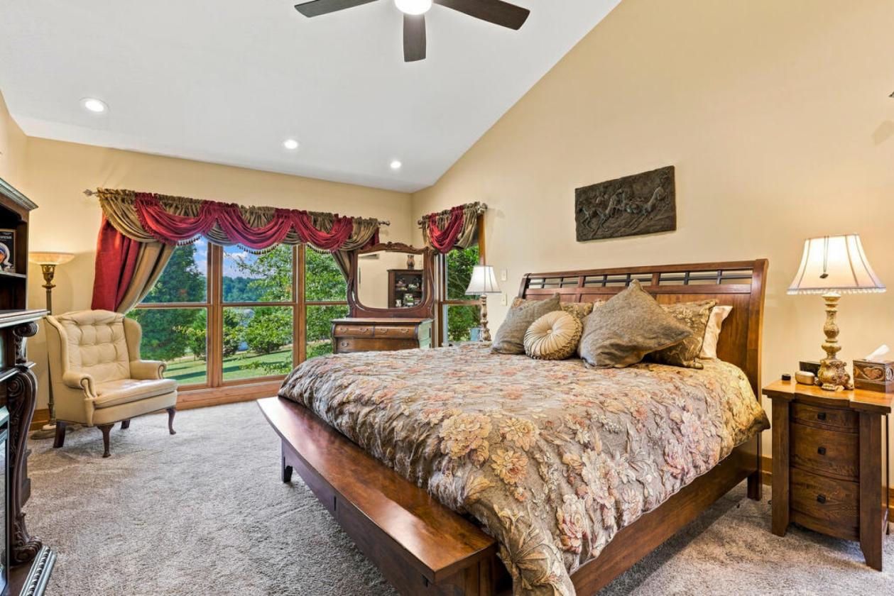 Mountain Equestrian Estate on 7.84 Acres - photo 6
