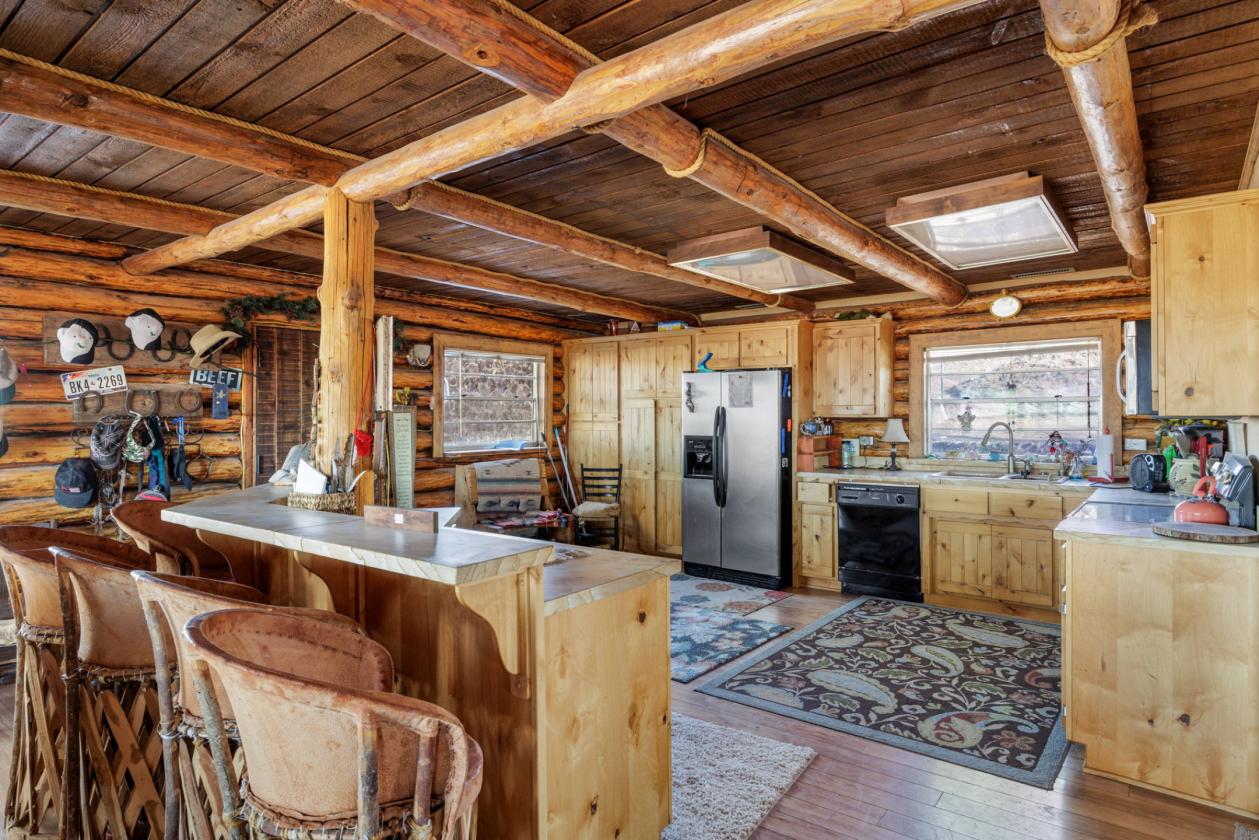 Gorgeous Home,Huge Shop, Perfect Horse Property - photo 6