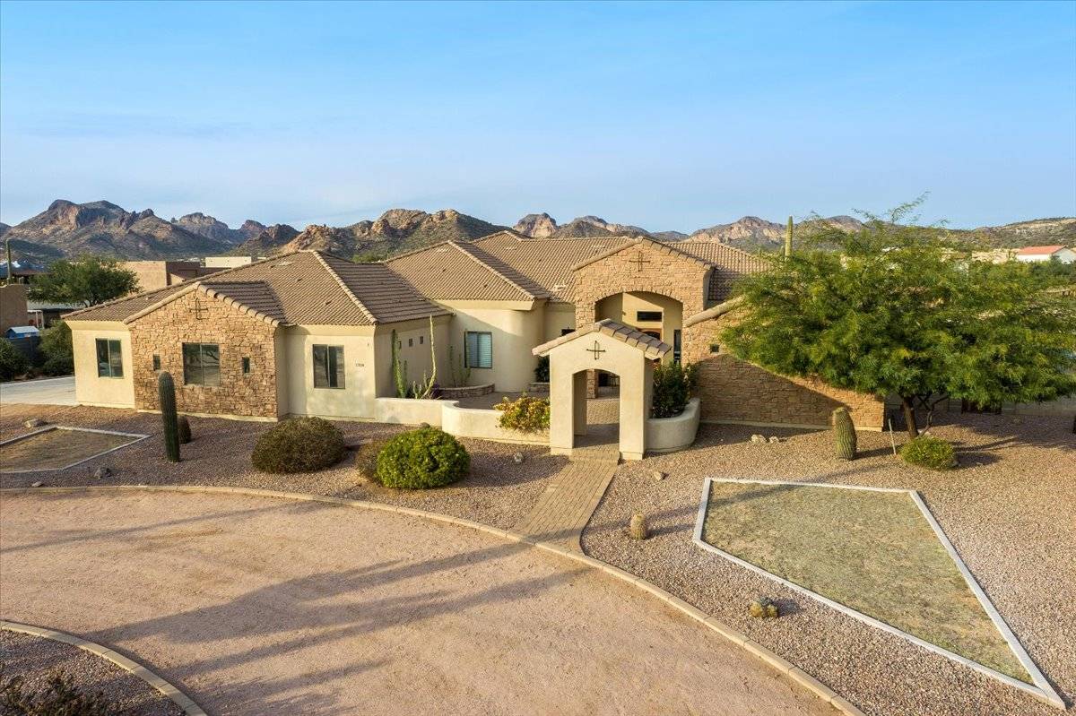 Horse Property for sale.
