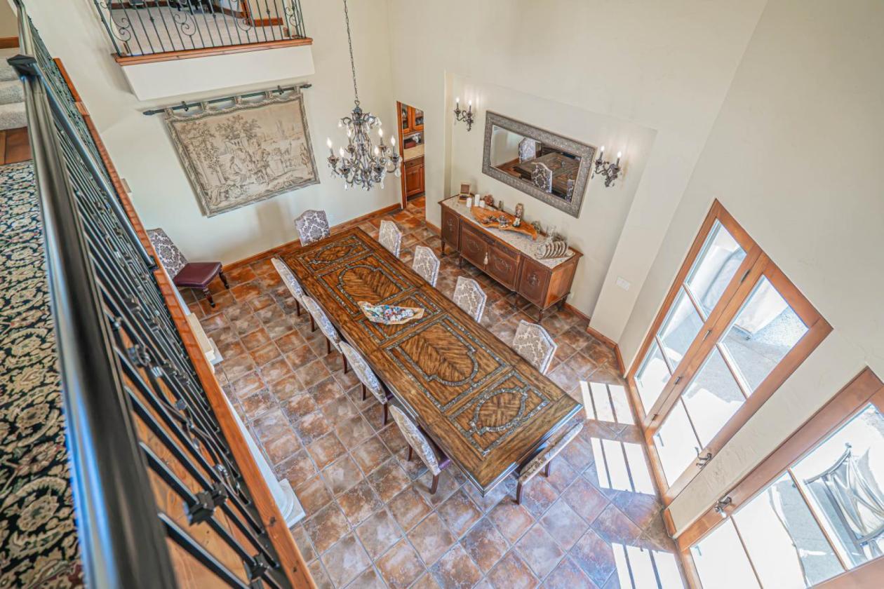 Captivating Tuscan-Inspired Estate - photo 21