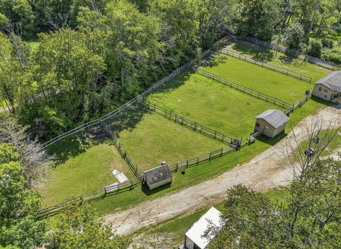 Private 5+ Acre Mountain-Top Equestrian Property - photo 4