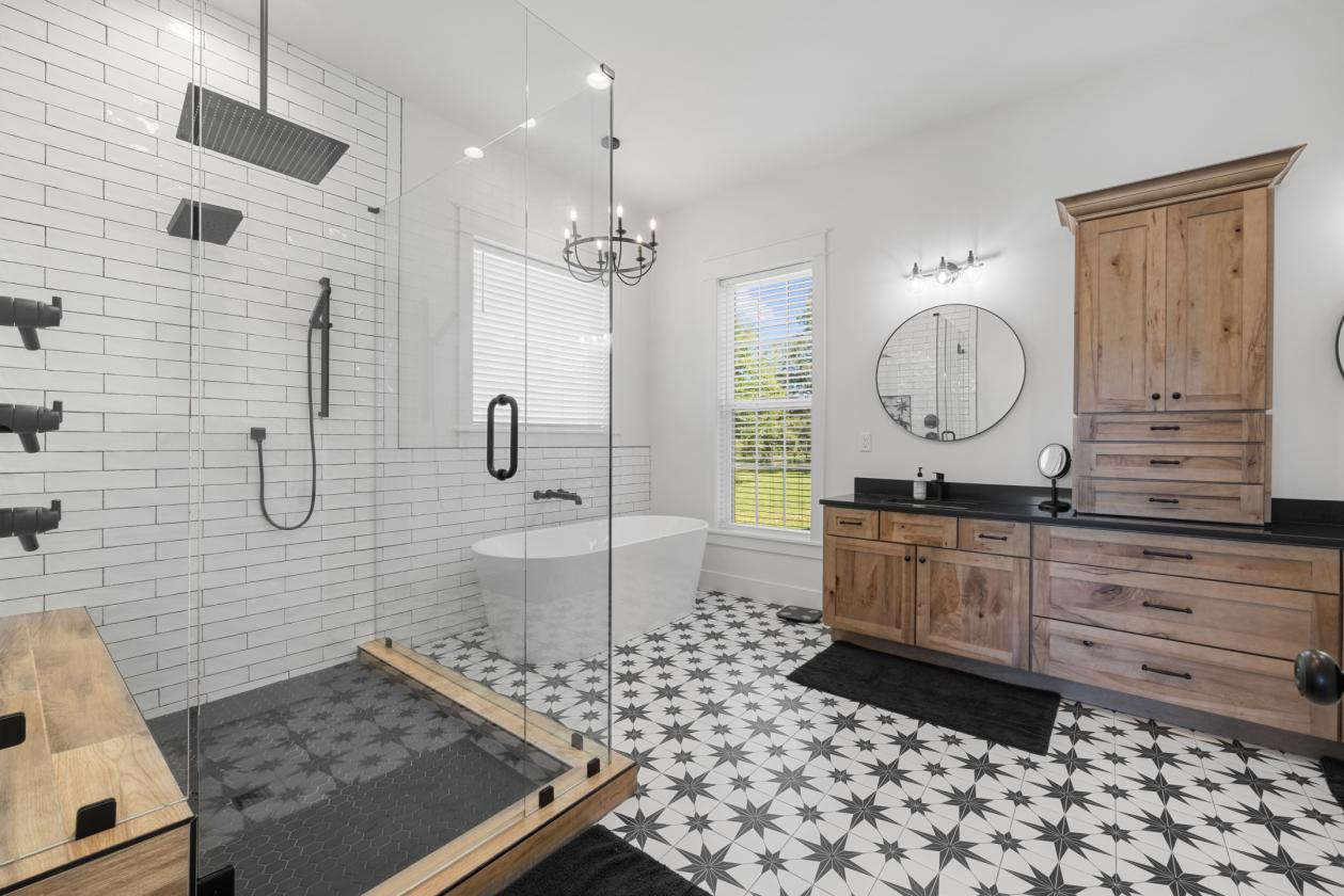 Modern Farmhouse with 3 Stall Barn on 20 Acres - photo 18