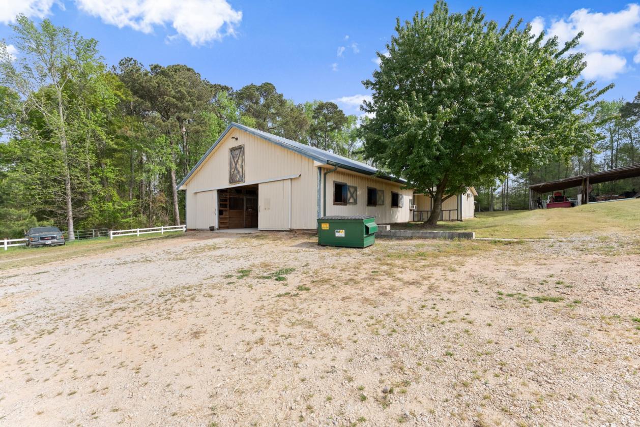 Beautiful Equestrian Estate on 19.8 Acres - photo 14